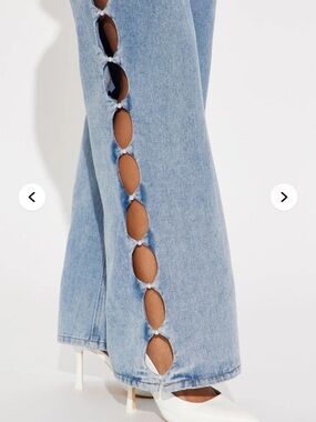 CUTOUT WIDE LEG JEANS